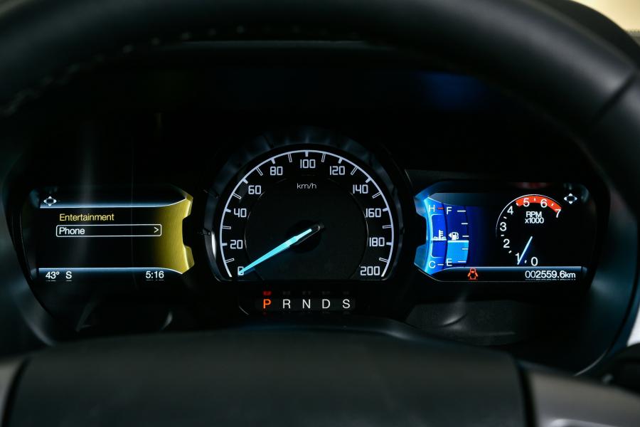 Панель приборов Ford Ranger XLT Double Cab 2019 года  (ZA) (фото 2 из 40)